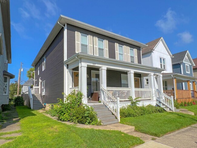 Building Photo - Modernized 2nd Floor Apartment in Franklinton – Your Urban Oasis Awaits!