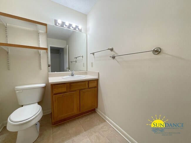 Building Photo - Charming 3-Bedroom plus Office located in between Hurlburt and Eglin AFB!