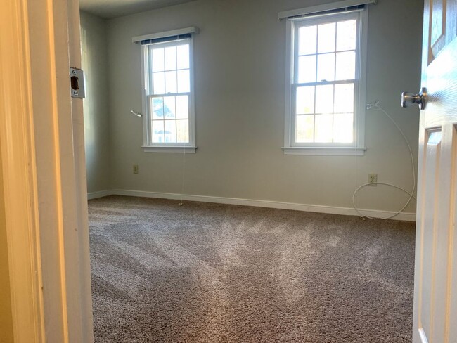 Building Photo - West End 4 Bedroom/2.5 Bathroom Colonial Home