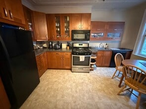 Building Photo - 1911 Jane St