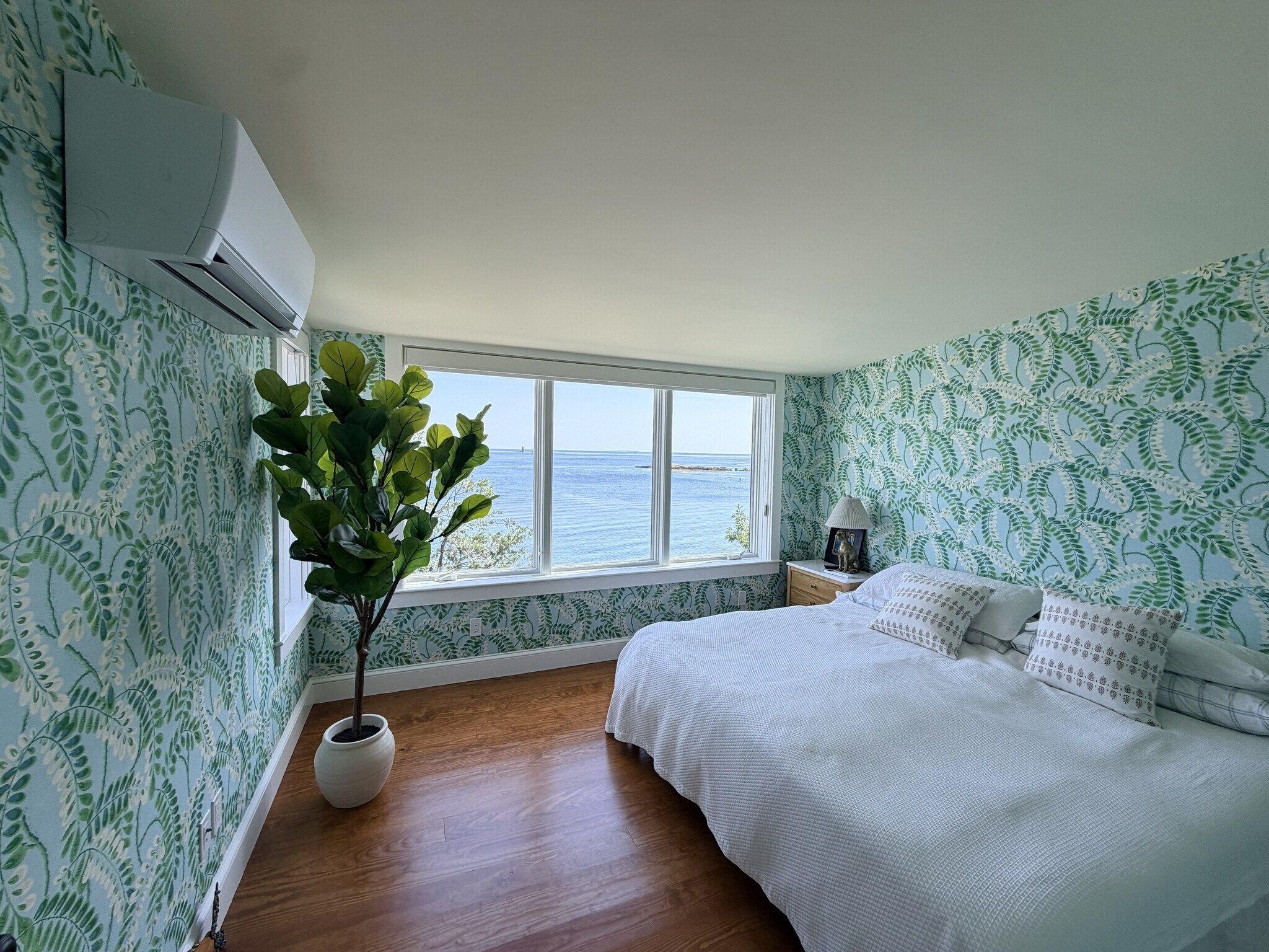 Crow's Nest King/Office - 3rd Flr - 106 Beach Hill Rd