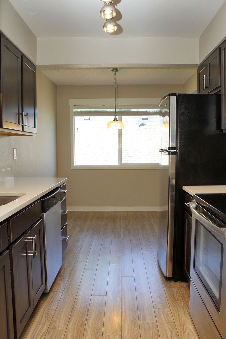 Building Photo - 2725-2743 SE Taylor St