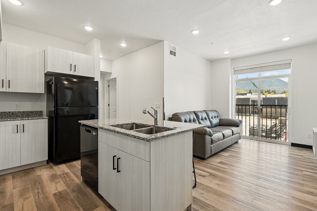 Building Photo - Harding Ave Lofts