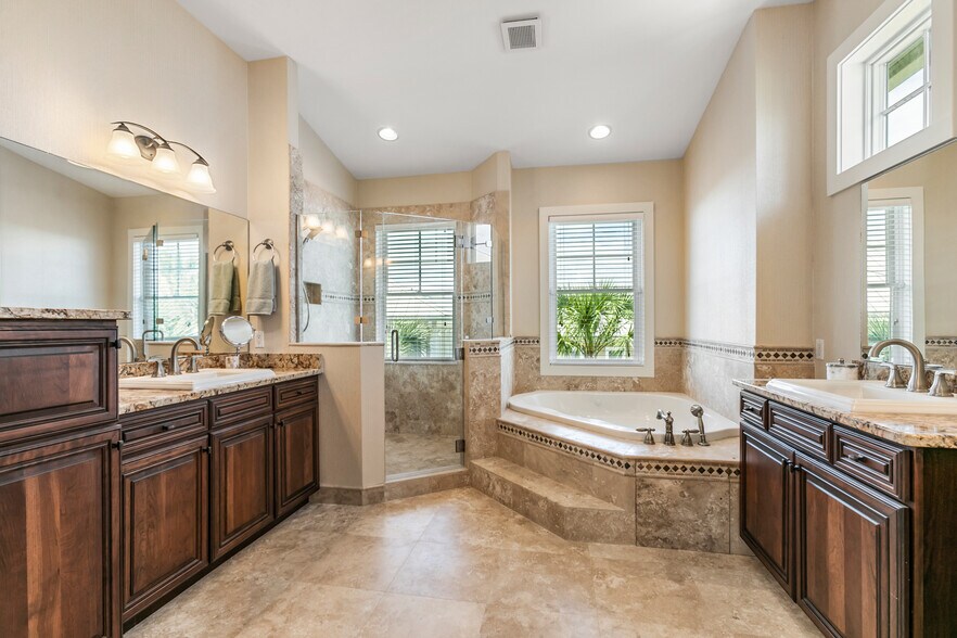 Building Photo - 681 Ocean Palm Way