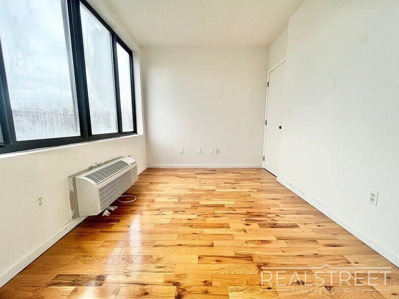 Building Photo - Melrose Street