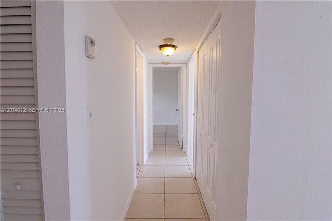 Building Photo - 1750 W 46th St