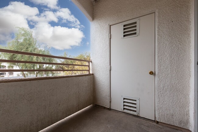 Building Photo - 2nd floor unit in gated East side communit...