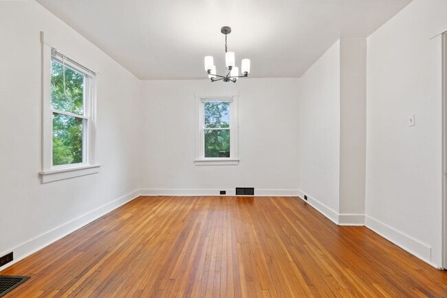 Building Photo - Updated 2 Bedroom Single Family Home In Be...