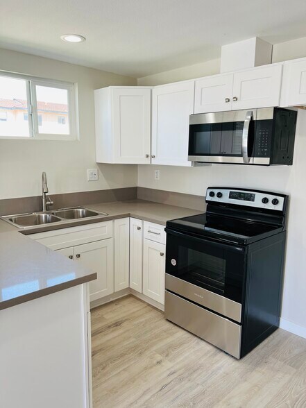 Building Photo - 5502 Fernhill Cir