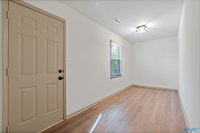 Building Photo - 220 Andra St