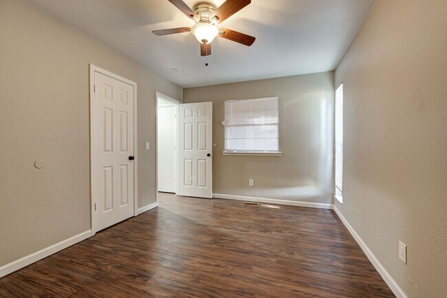 Building Photo - * * * $250 Move-in Special * * * Charming 2-Bedroom / 2-Bathroom Retreat! * * * $250 Move-in Spec...