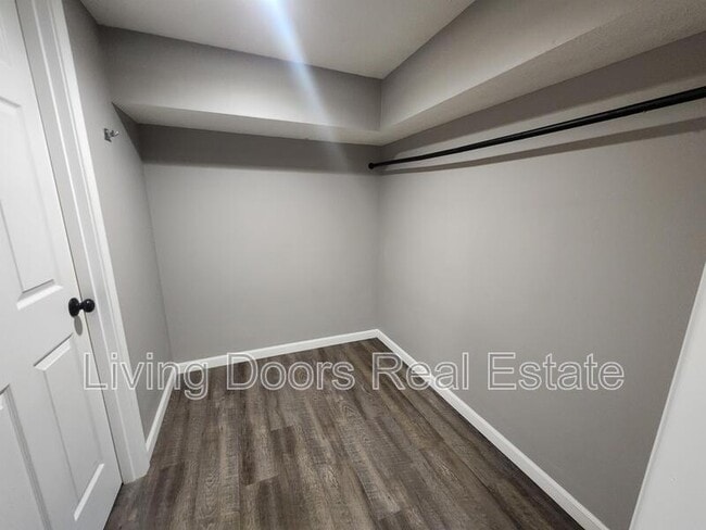 Building Photo - 837 Peach St