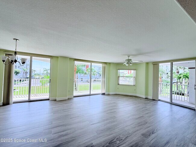 Building Photo - 8922 Laguna Ln