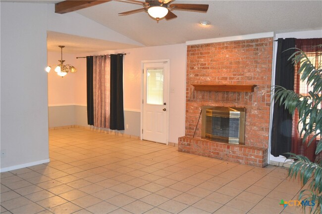 Building Photo - 1804 Fairway Dr