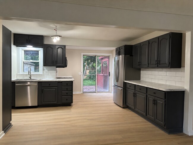 Building Photo - 326 Burroughs Ave
