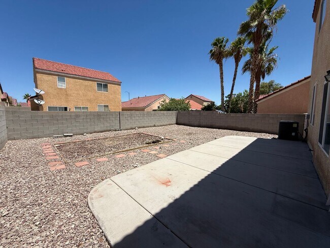 Building Photo - 8816 W Pine Pitch Dr