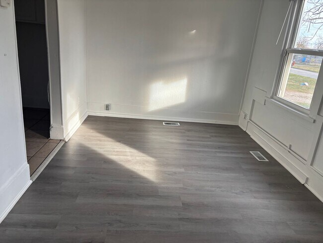 Building Photo - Peaceful Living: 2-Bed Home with Spacious Backyard