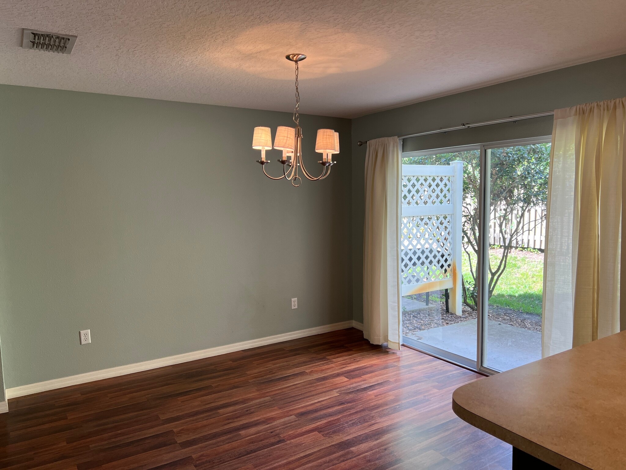 Building Photo - 170 Sawtooth Dr
