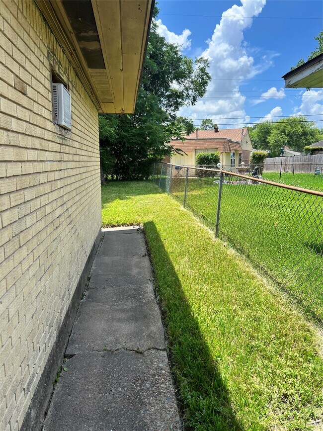 Building Photo - 4122 Madden Ln