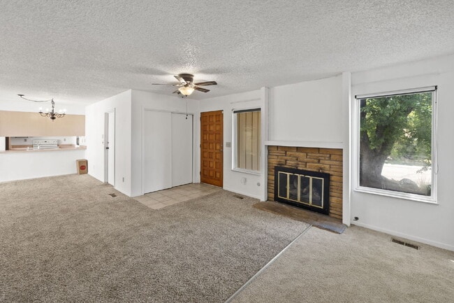 Building Photo - Close to Fort Carson and Cheyenne Mountain, 3 bedroom townhome with 2 car garage.