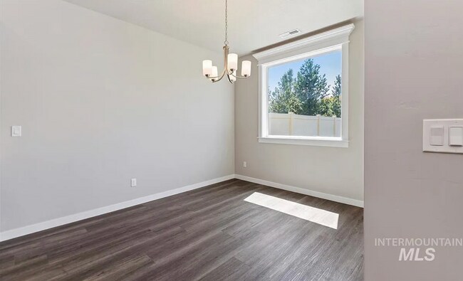 Building Photo - Stunning 4-Bedroom Home with Privacy & Low-Maintenance Living in Verado