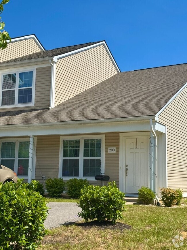 Building Photo - More units and move-in options available.