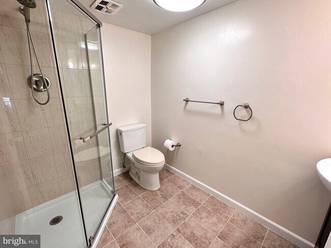 Building Photo - 4311 Cedarlake Ct