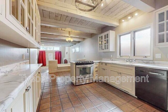 Building Photo - 6208 Sabre Ct NW
