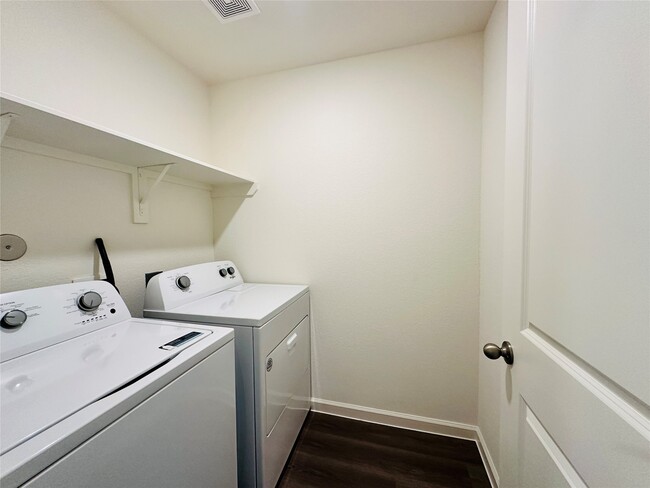 Building Photo - 14850 Calderon Dr