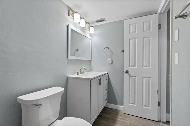 Building Photo - 8406 W Sample Rd