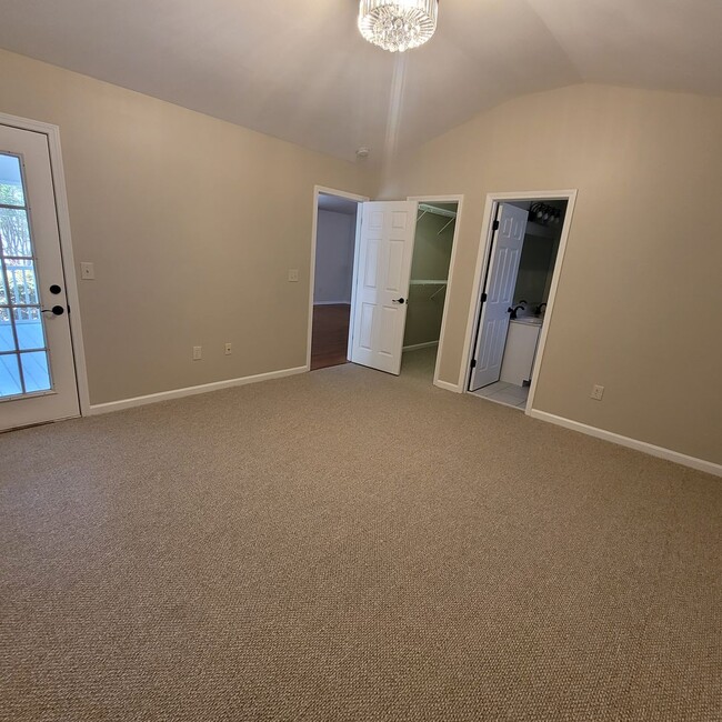 Building Photo - Welcome to this beautiful 3 bedroom, 2 bat...