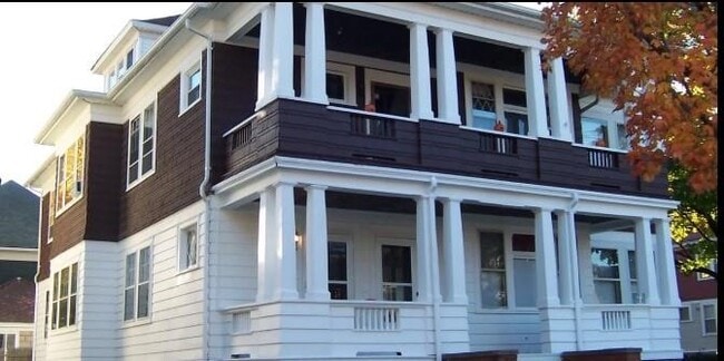Primary Photo - 98 Eaton St