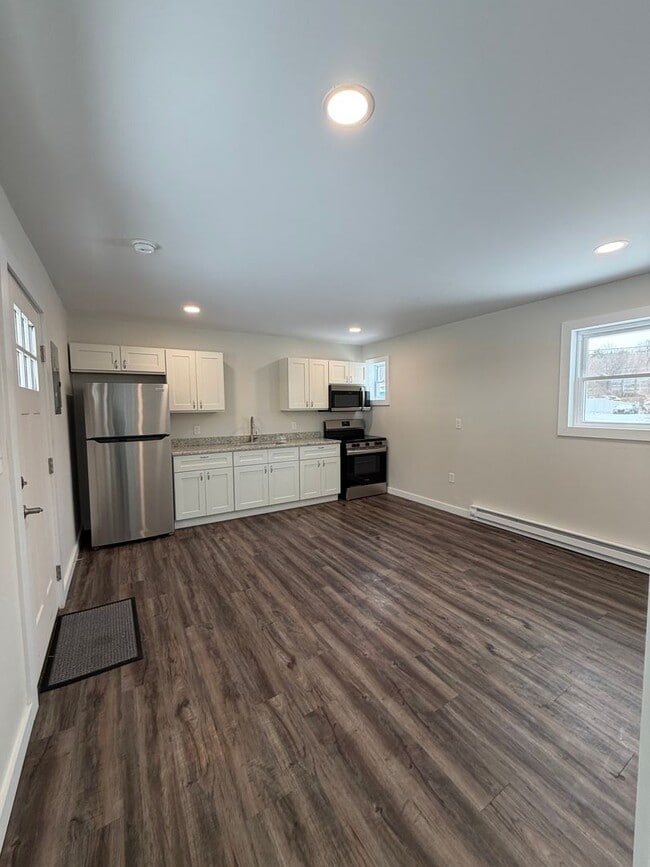 Building Photo - Beautifully remodeled and completed 1 bedroom apartment.