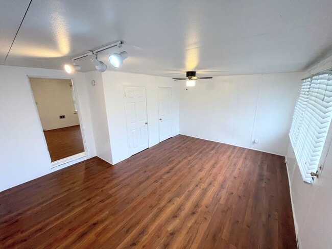 Building Photo - 3bd/1ba home in Rosewood. Huge backyard an...