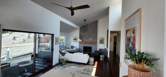 Building Photo - 5017 23rd Ave W