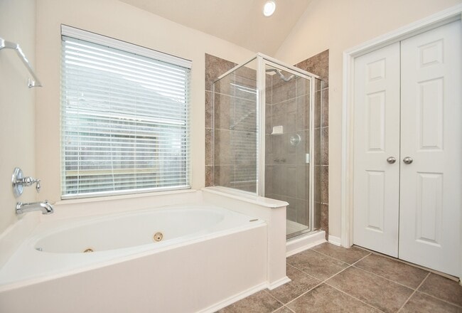 Building Photo - 9004 Sunrise Trail