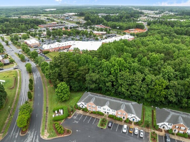Building Photo - Your Perfect Townhome Is Here!