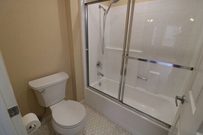 Building Photo - 5545 Canoga Ave