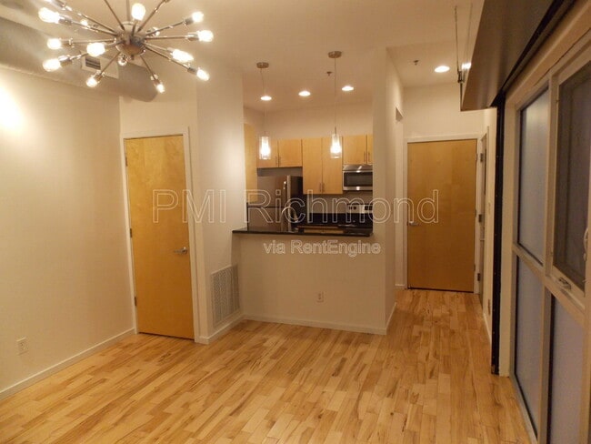 Building Photo - 16 W Broad St