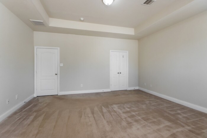 Building Photo - 26049 Kingshill Dr