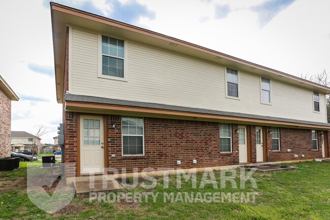 Building Photo - 4001 Pilgram Dr