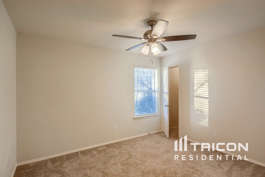 Building Photo - 1140 High Point Dr