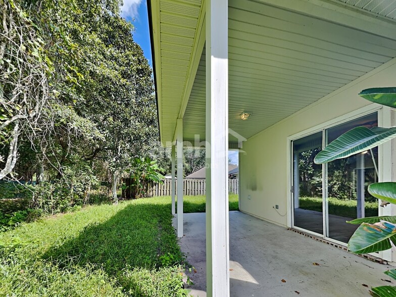 Building Photo - 685 Mackenzie Cir