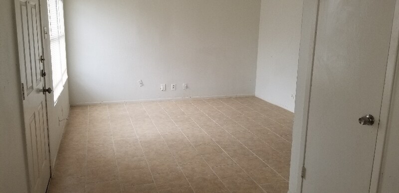 Building Photo - 4223 Woodmanor Dr