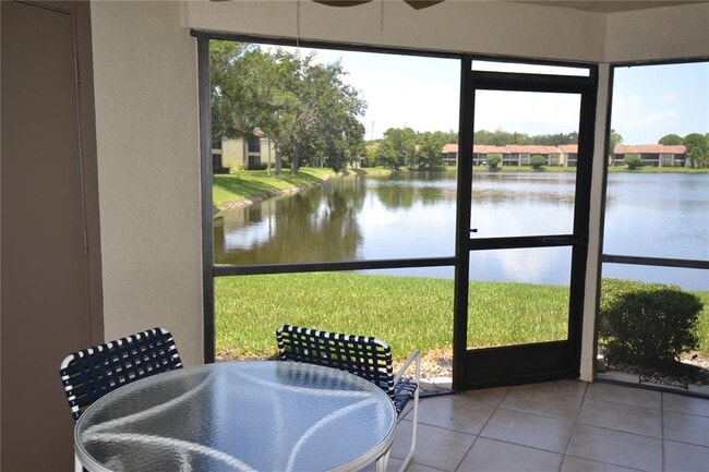 Building Photo - 209 Woodlake Wynde