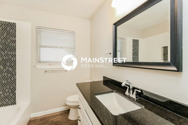 Building Photo - 3 Bedroom Pet-Friendly Home in Oklahoma City, OK with Main Street Renewal