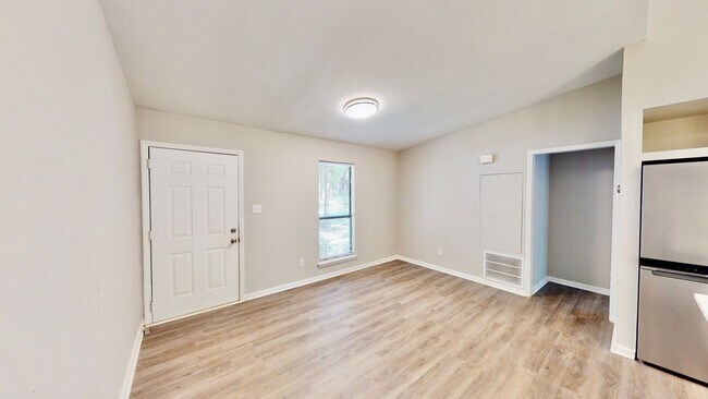 Building Photo - 5012 Glenview Ct