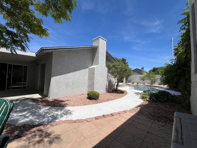 Building Photo - Spacious Single-Story 6-bed 3-bath Oasis with Private Pool and Spa in Spring Valley