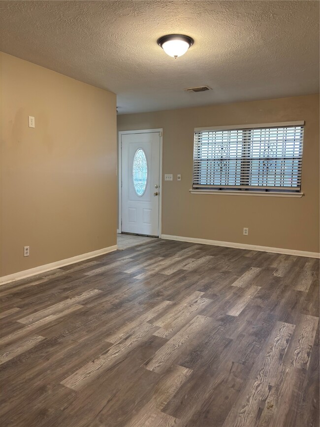 Building Photo - 10227 Gulf Meadows Dr