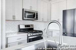 Building Photo - 7910 Needle Crk